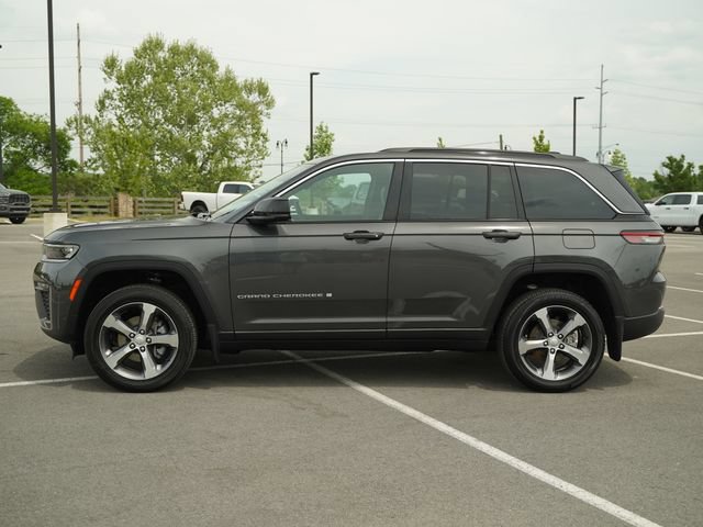 New 2026 Jeep Grand Cherokee Limited w/ Luxury Tech Group II AWD/4WD image 4