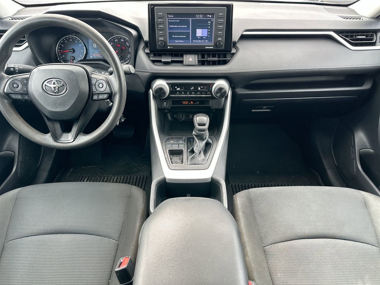 Used 2022 Toyota RAV4 LE image 10