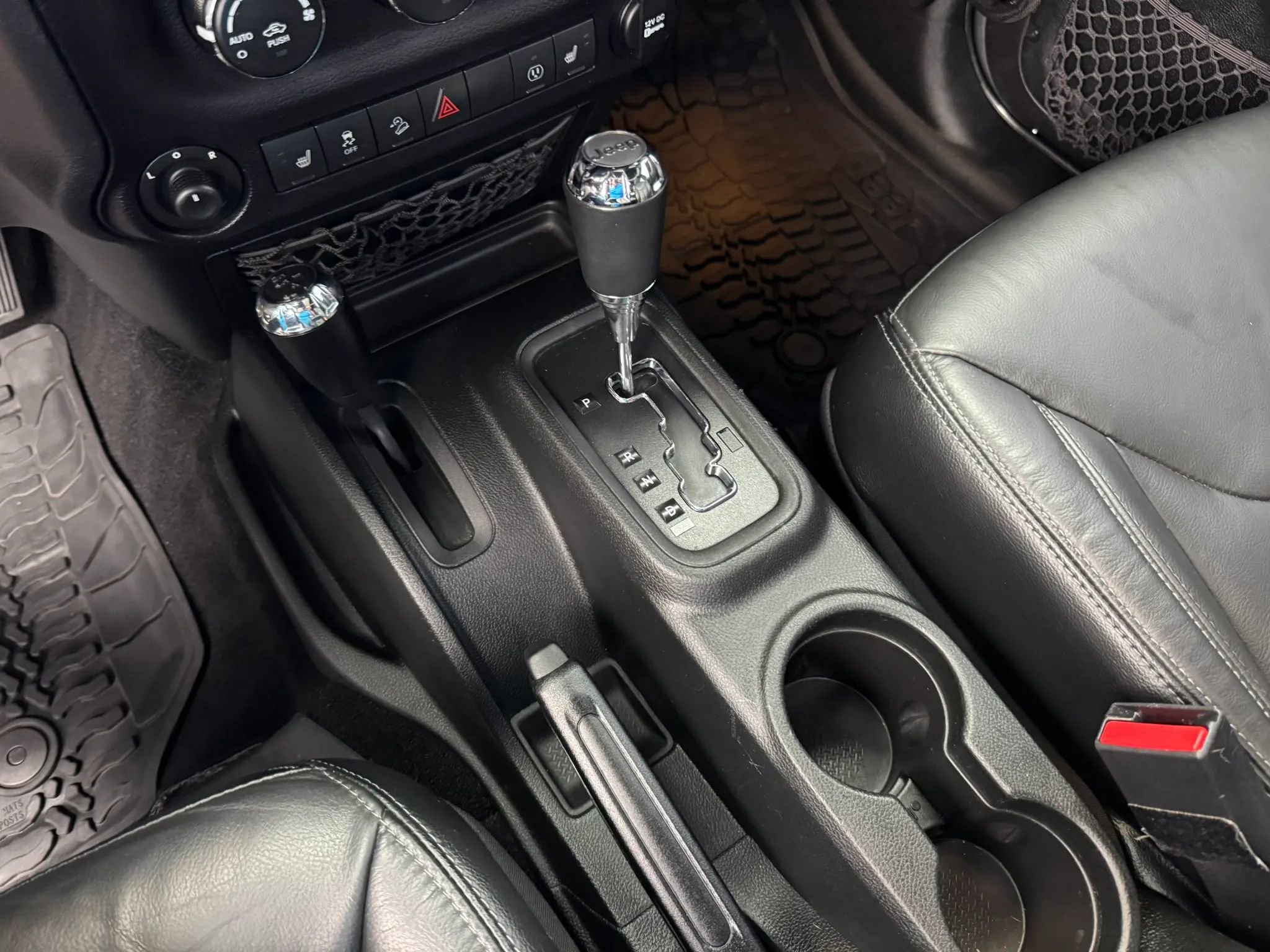 Used 2018 Jeep Wrangler Unlimited Sahara AWD/4WD image 41
