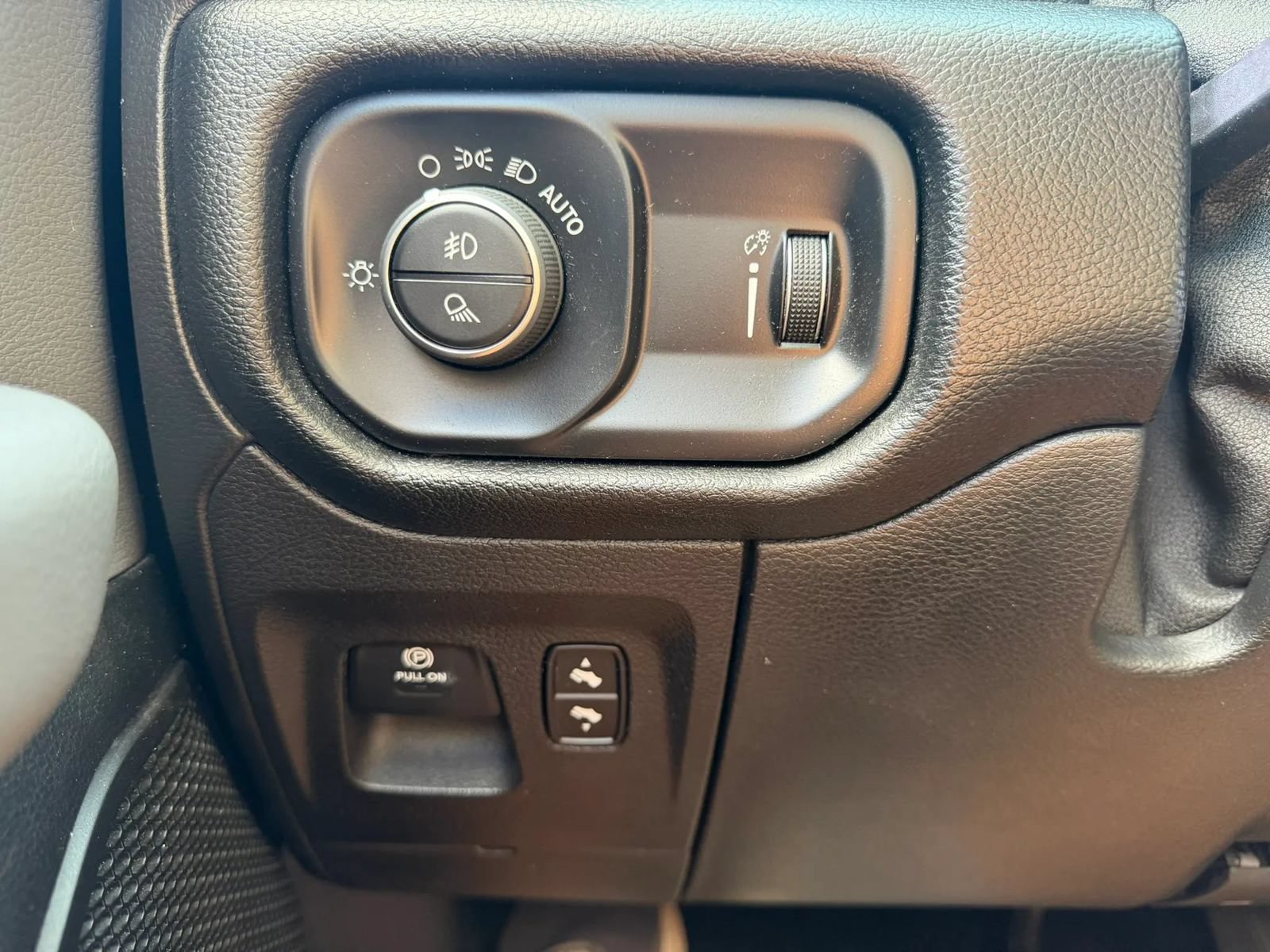 Used 2020 RAM 1500 Big Horn AWD/4WD image 14