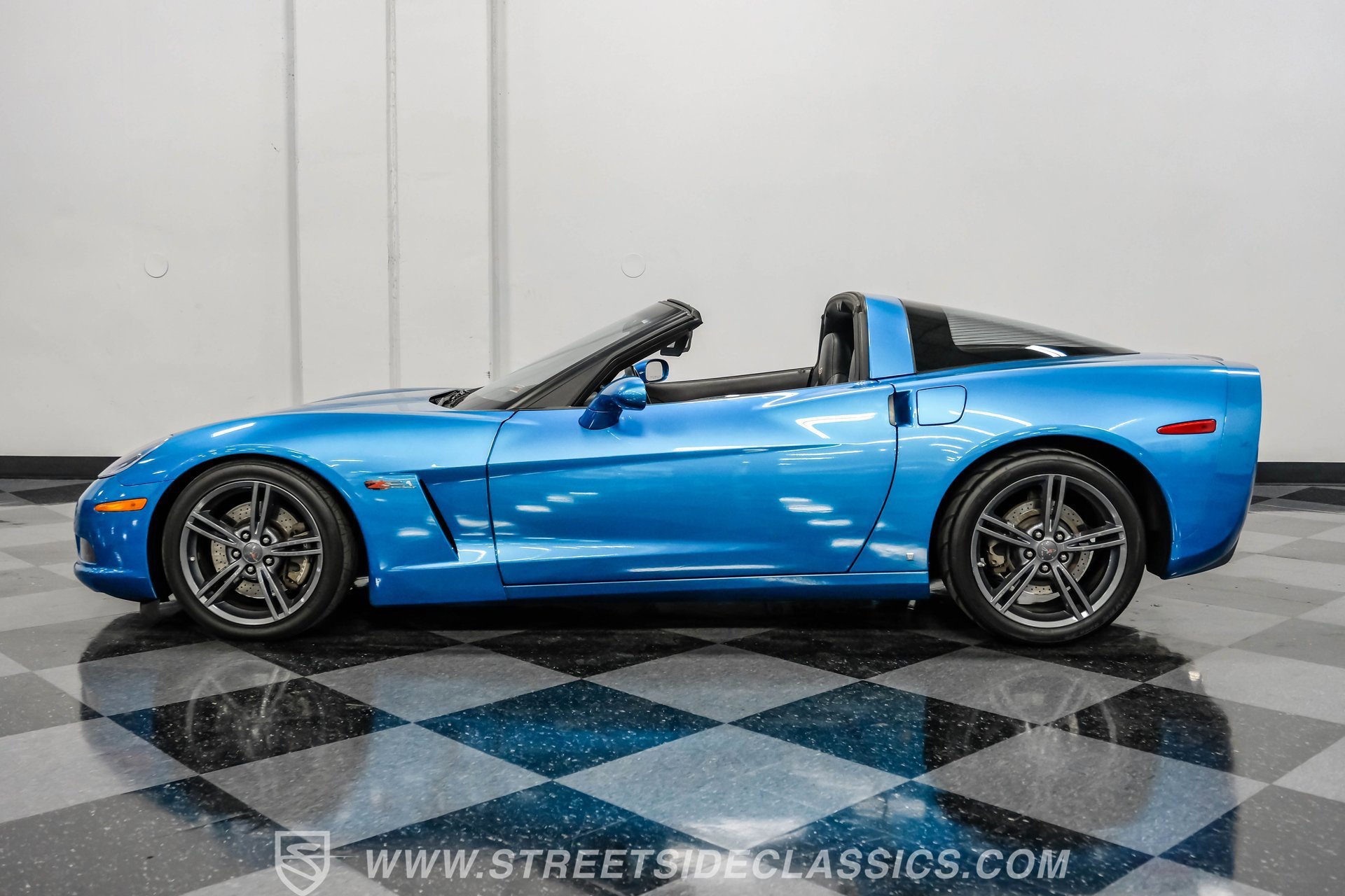 Used 2008 Chevrolet Corvette Coupe w/ Z51 Performance Package image 2