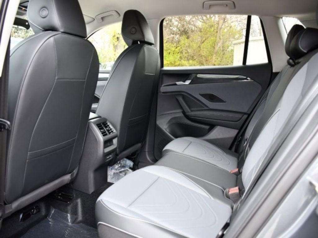 New 2026 Volkswagen Tiguan SE image 16