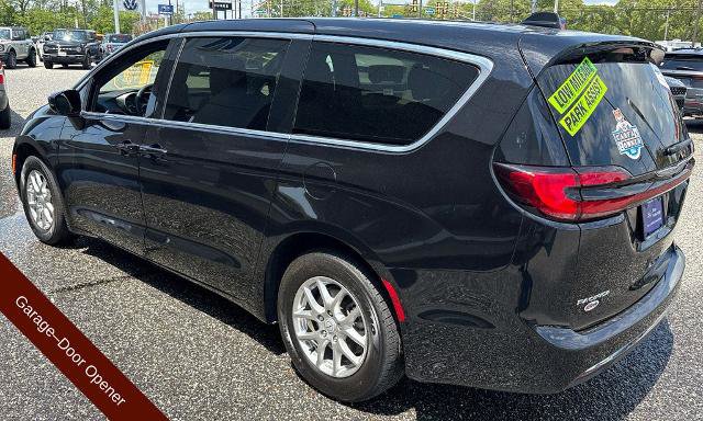Used 2025 Chrysler Pacifica Select FWD image 27