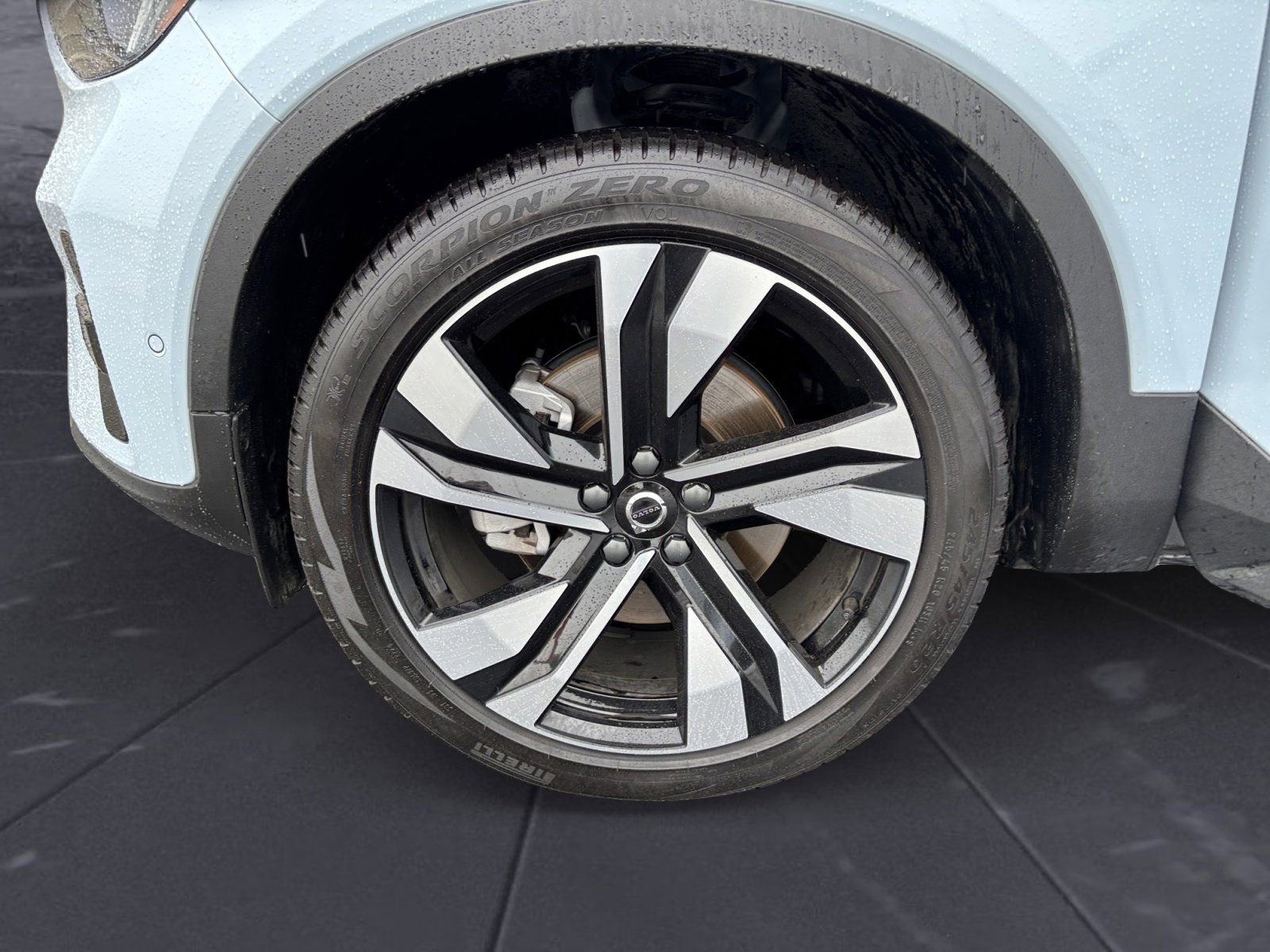 New 2025 Volvo XC40 B5 Plus w/ Protection Package Premier image 14