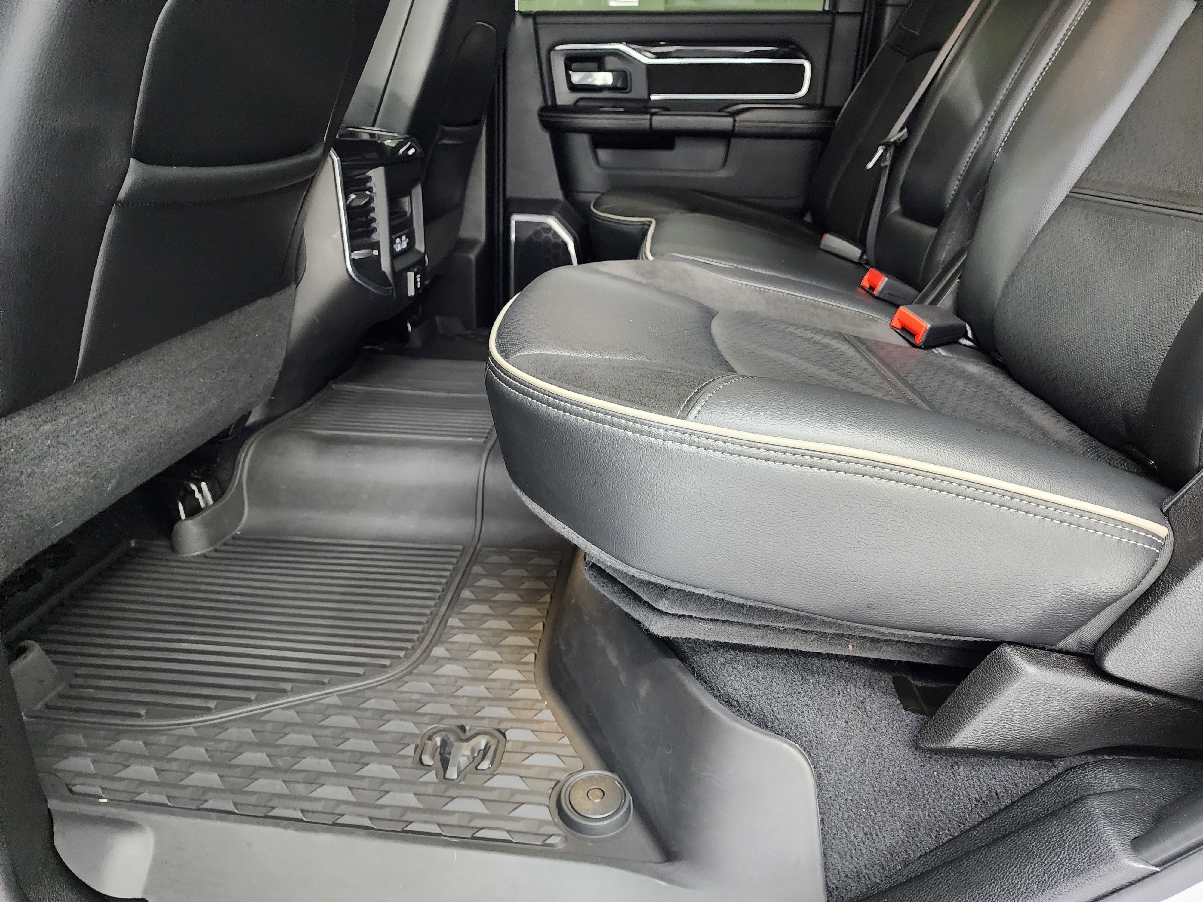 Used 2021 RAM 3500 Laramie w/ Night Edition image 9