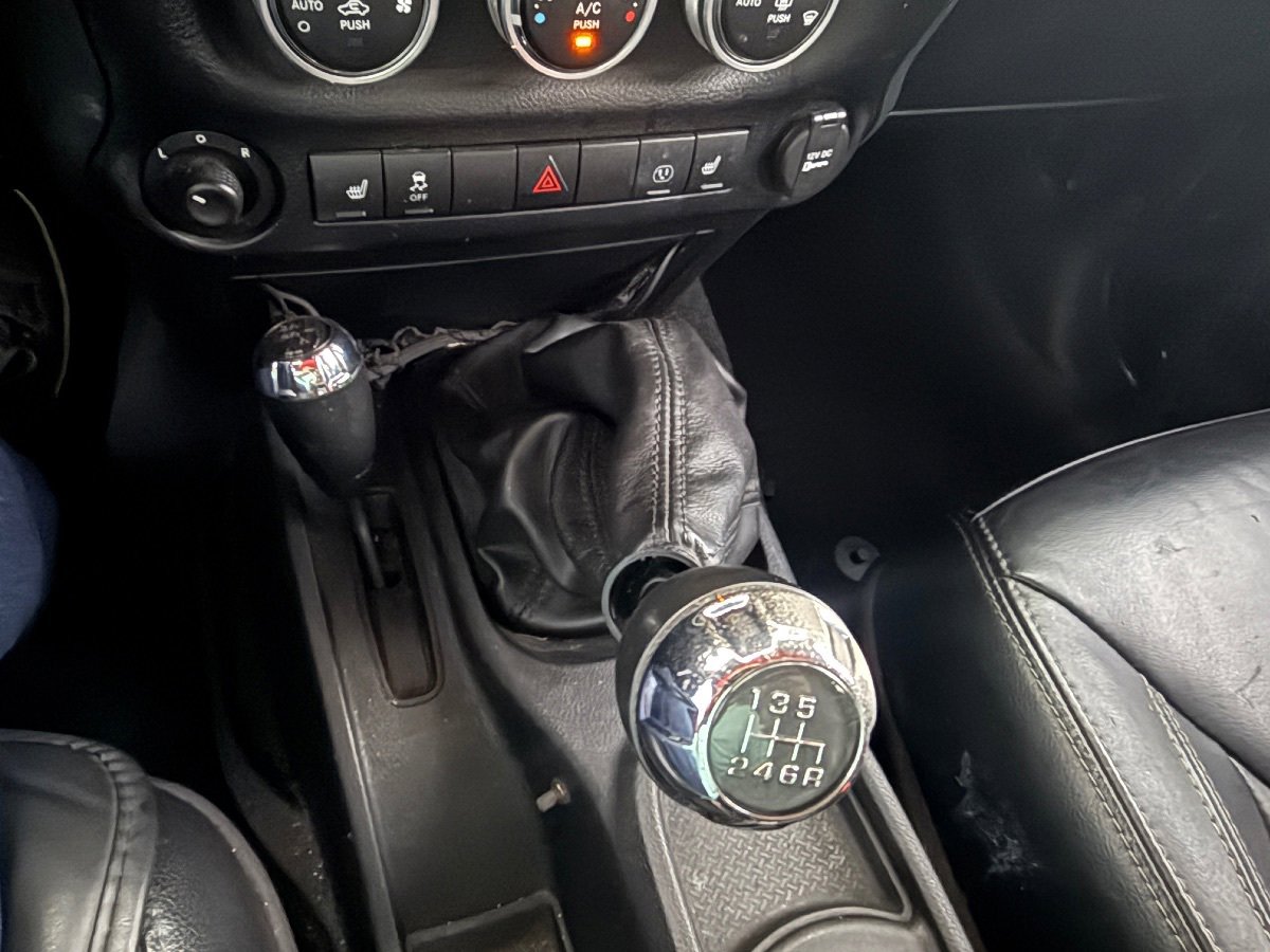 Used 2014 Jeep Wrangler Unlimited Rubicon image 33