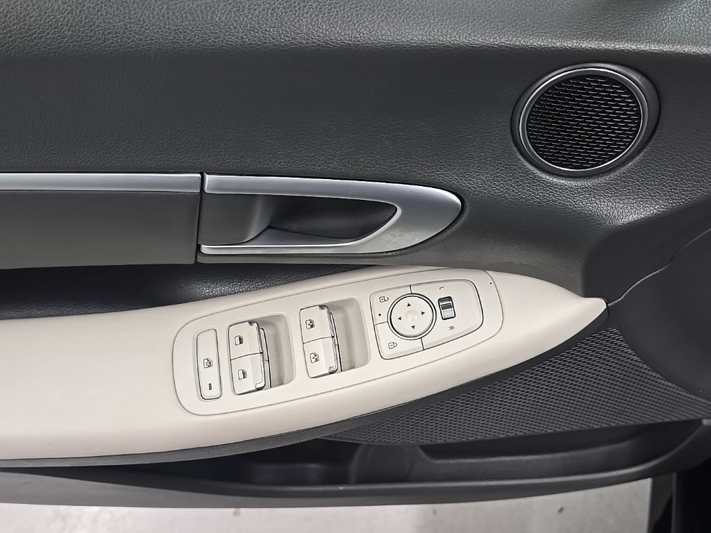 Used 2025 Hyundai Sonata SEL FWD image 12