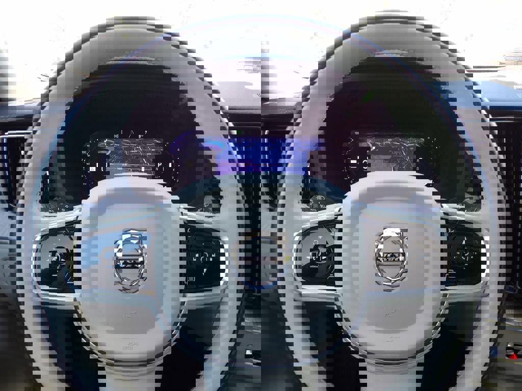 Certified 2022 Volvo XC60 B6 Inscription w/ Advanced Package image 17