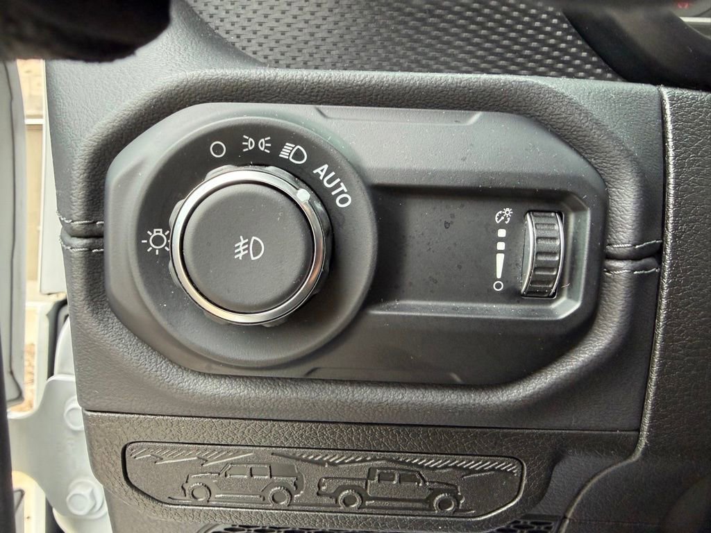 Used 2024 Jeep Wrangler Rubicon image 16