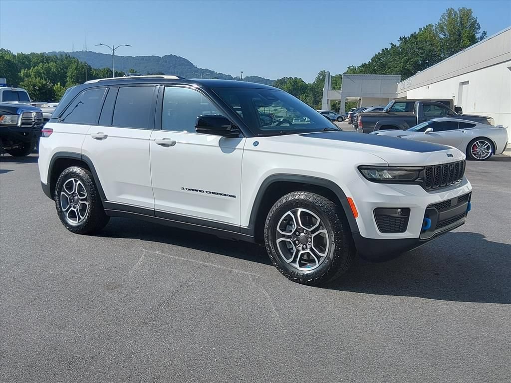 Used 2022 Jeep Grand Cherokee Trailhawk AWD/4WD image 2