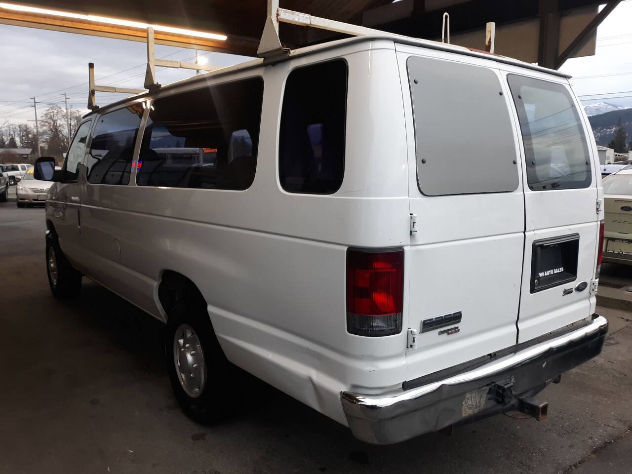 Used 2009 Ford E-350 and Econoline 350 XLT image 4