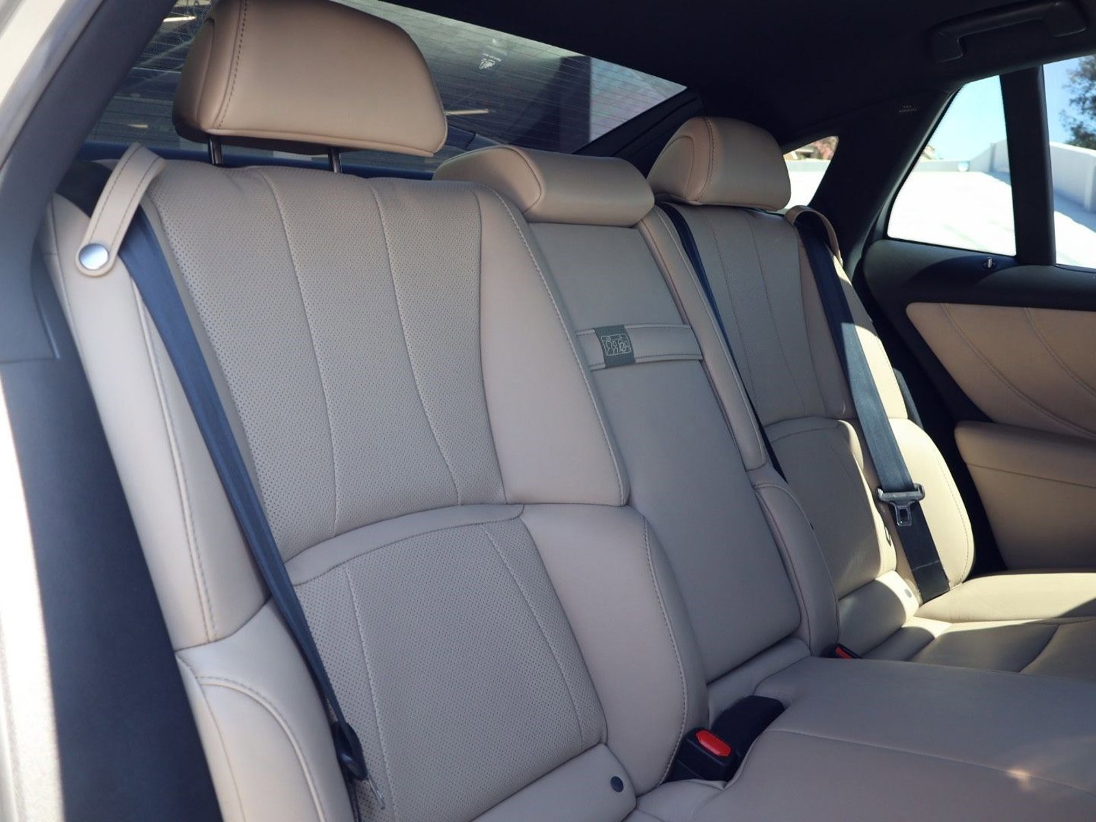 Used 2023 Lexus LS 500 w/ Accessory Package (Z2) RWD image 22