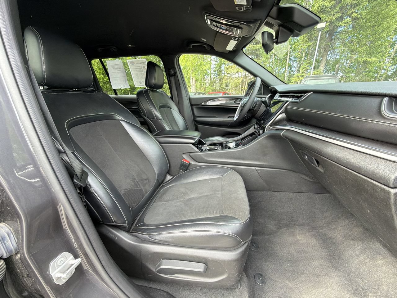 Used 2023 Jeep Grand Cherokee L Laredo AWD/4WD image 19
