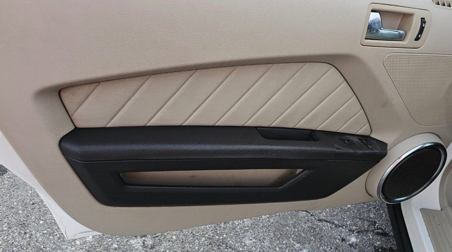 Used 2010 Ford Mustang Premium image 17