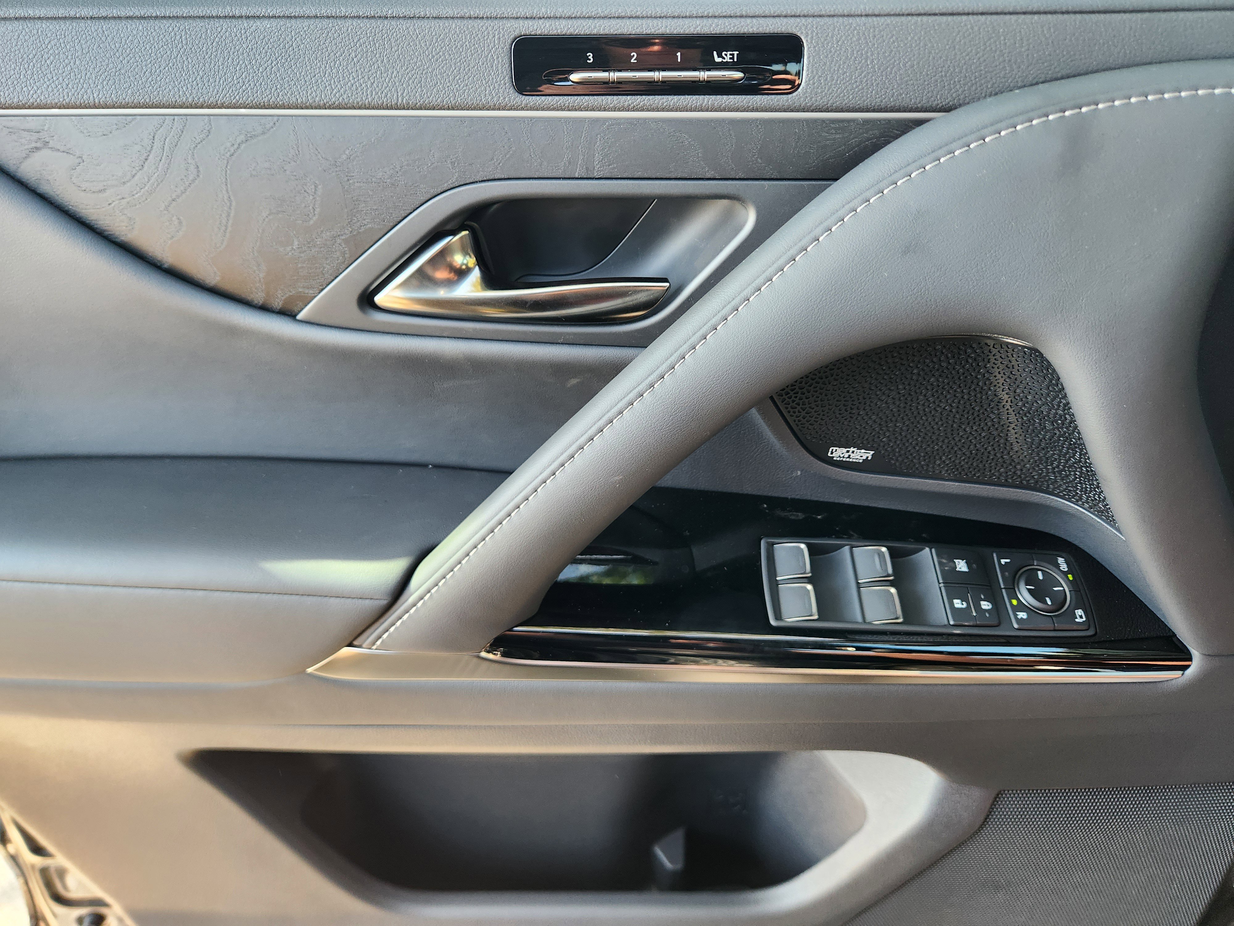 New 2025 Lexus LX 600 4WD w/ Luxury Package image 15