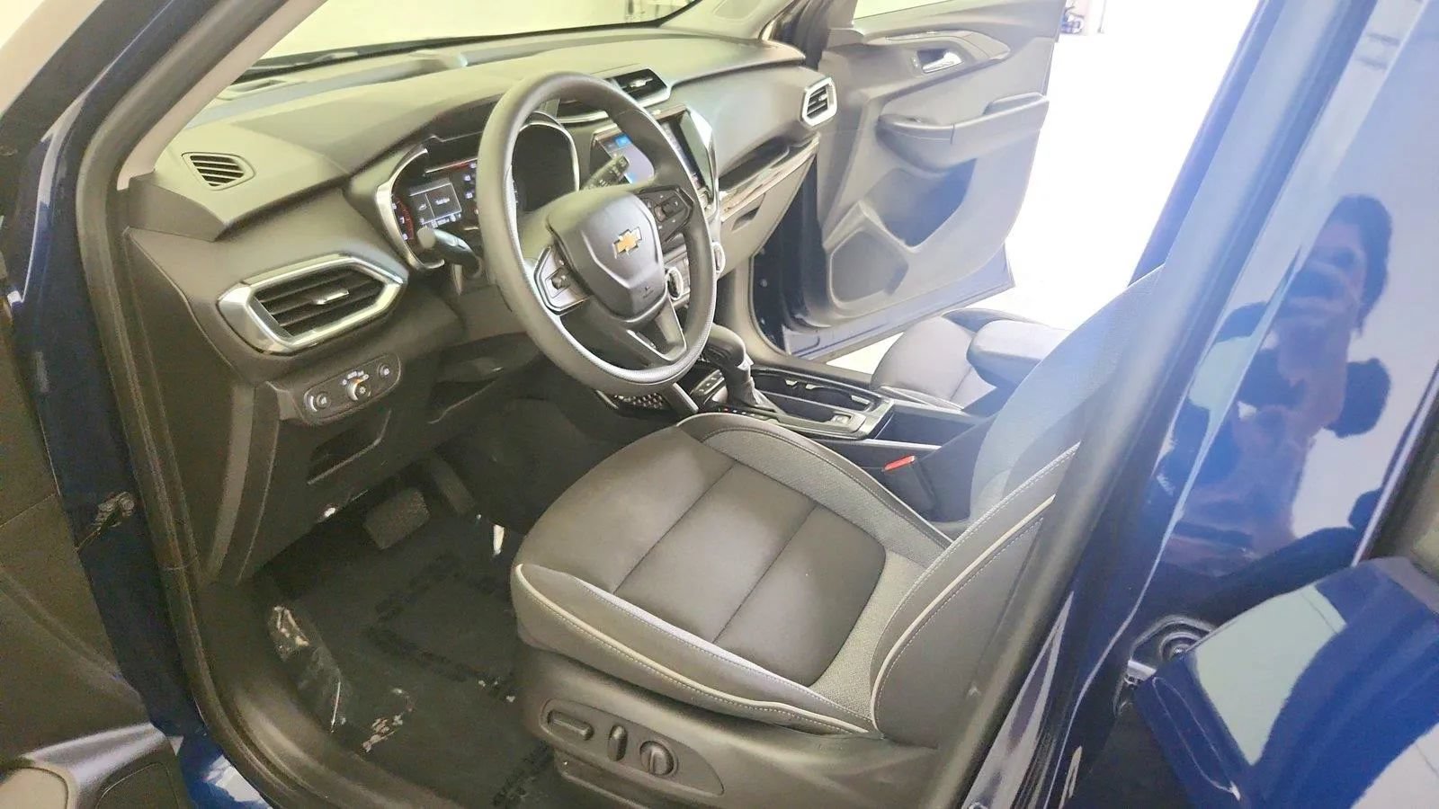 Used 2022 Chevrolet TrailBlazer LT w/ Convenience Package AWD/4WD image 14