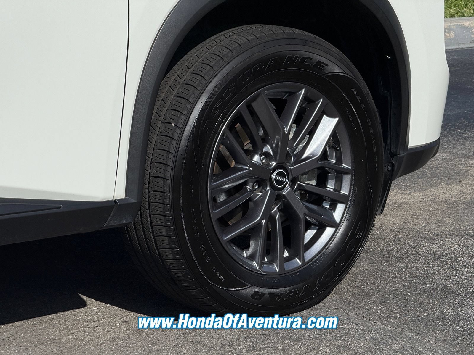 Used 2024 Nissan Rogue S AWD/4WD image 7