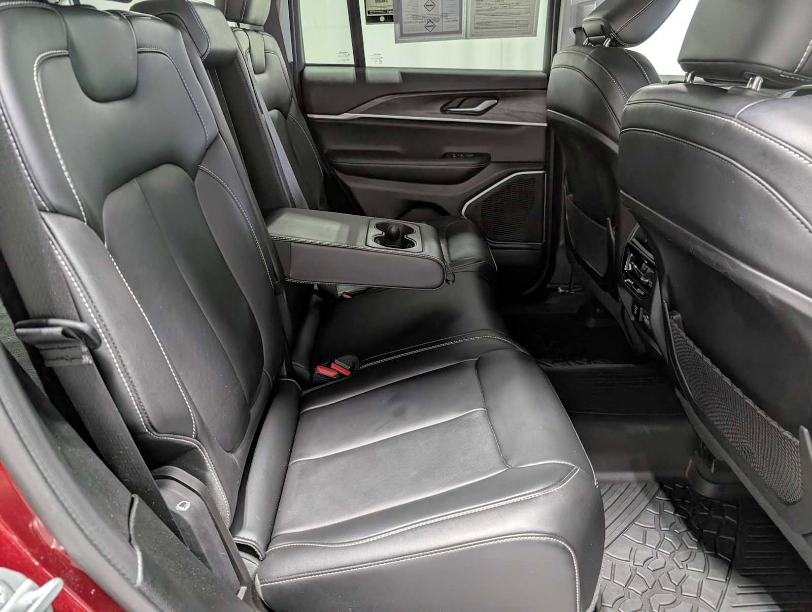 Used 2022 Jeep Grand Cherokee Limited image 39