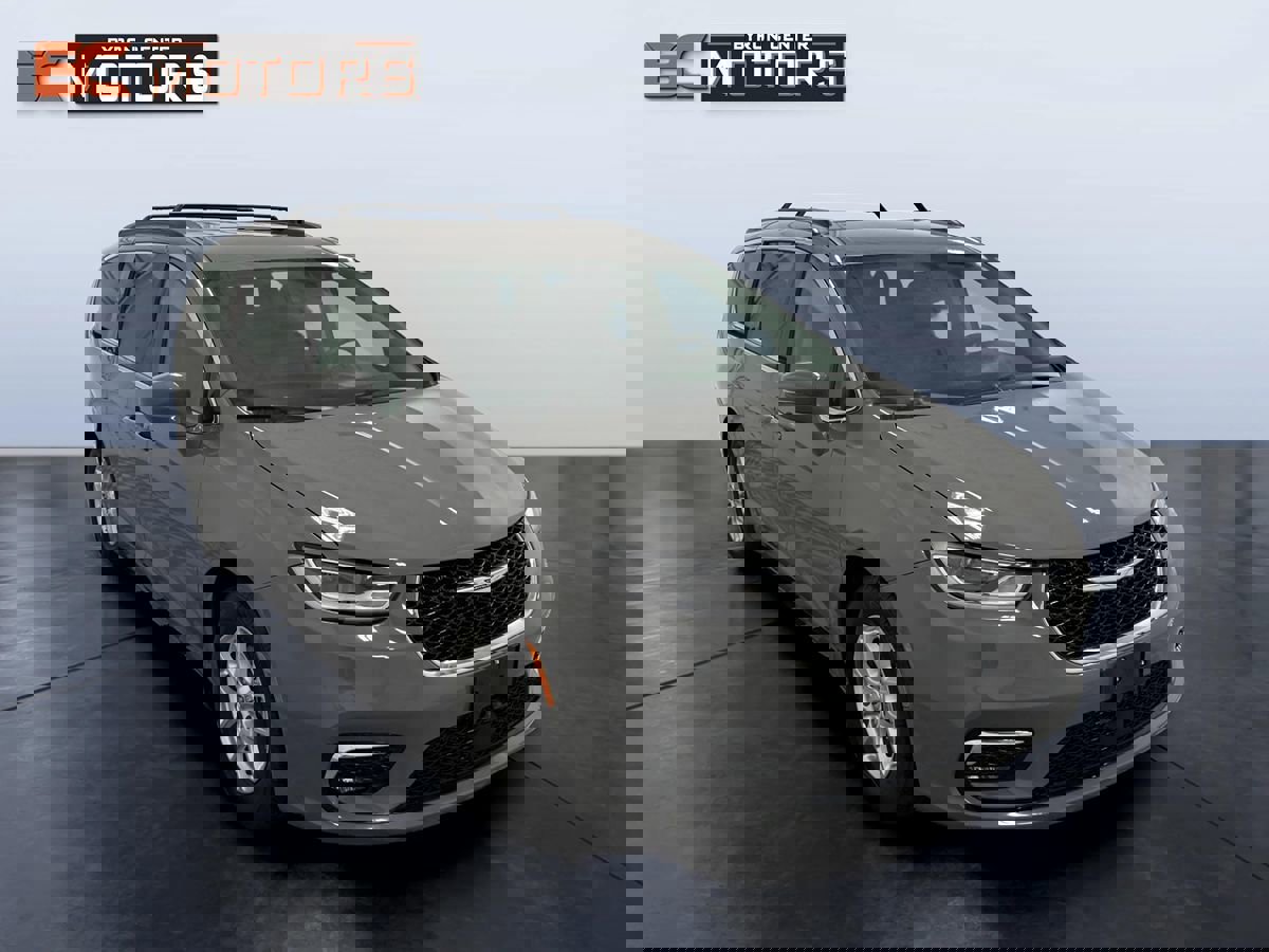 Used 2022 Chrysler Pacifica Touring-L image 7