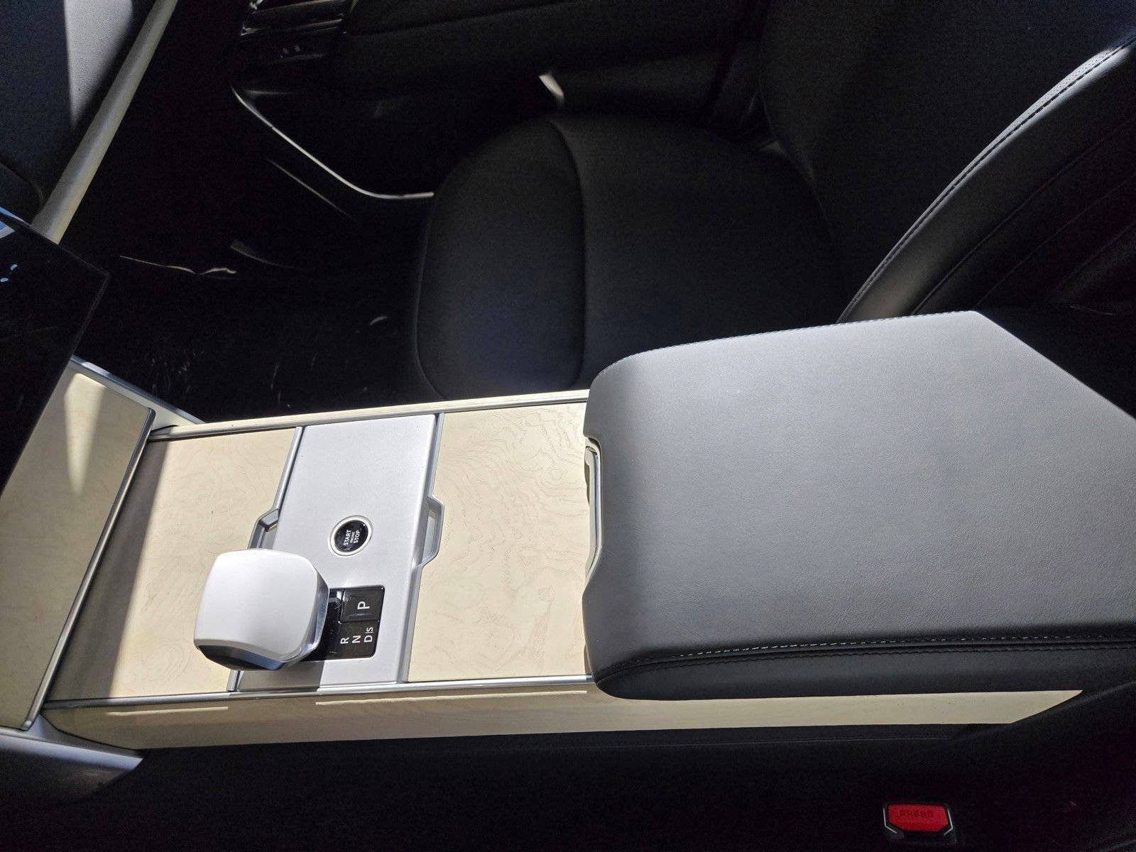 New 2026 Land Rover Range Rover SV AWD/4WD image 16