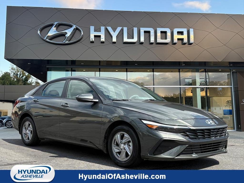 Used 2024 Hyundai Elantra SE FWD image 1