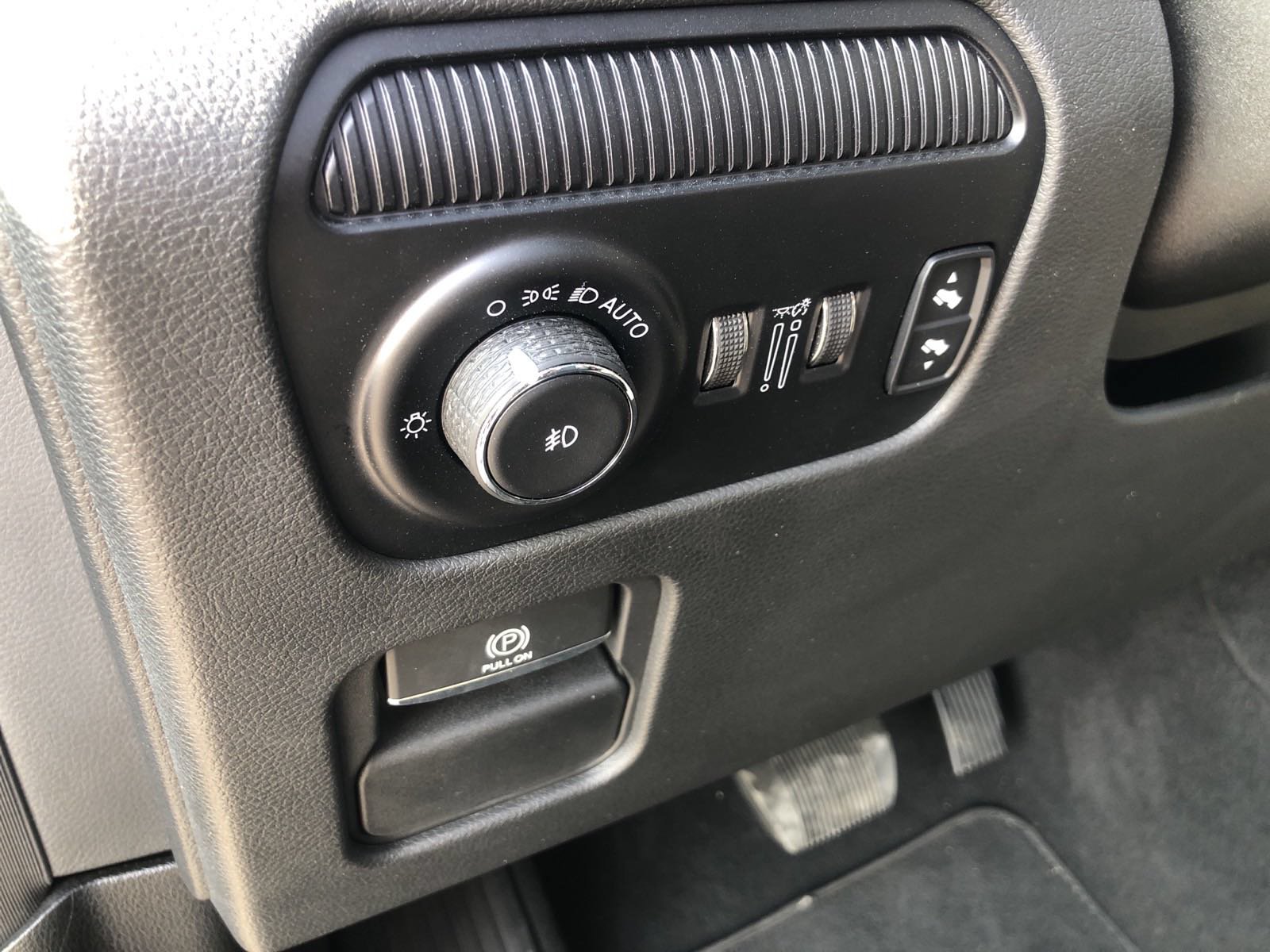 Used 2024 Jeep Wagoneer L Series II w/ Flexible Seating Group AWD/4WD image 15
