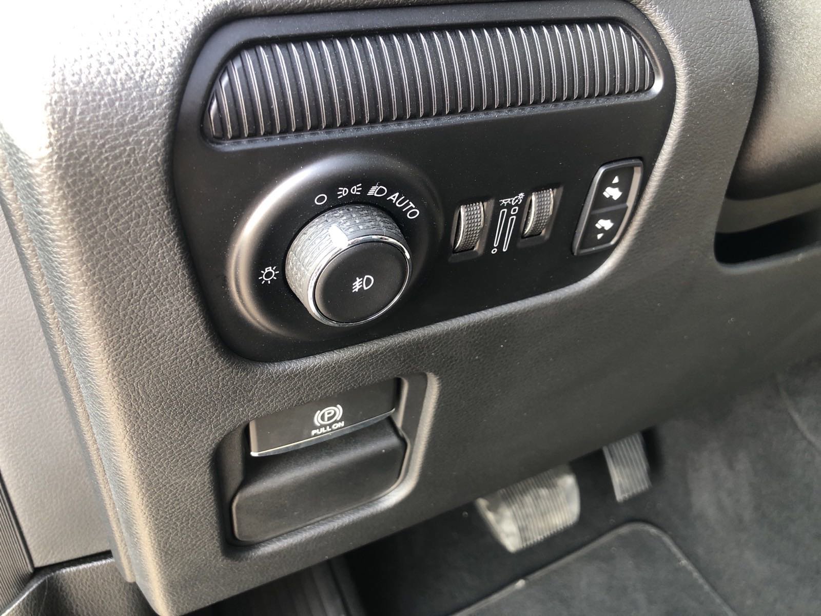 Used 2024 Jeep Wagoneer L Series II w/ Flexible Seating Group image 15