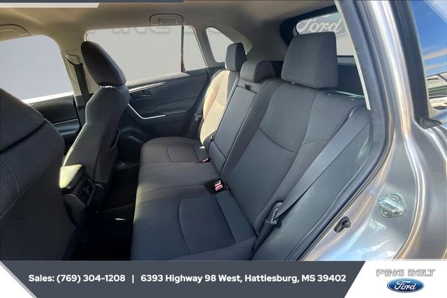 Used 2022 Toyota RAV4 LE image 19