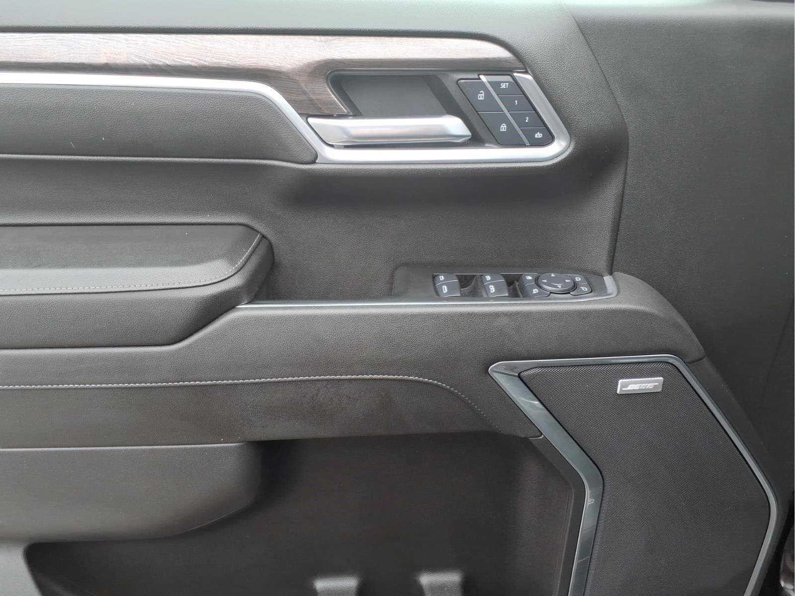 Used 2025 Chevrolet Silverado 1500 LTZ AWD/4WD image 17