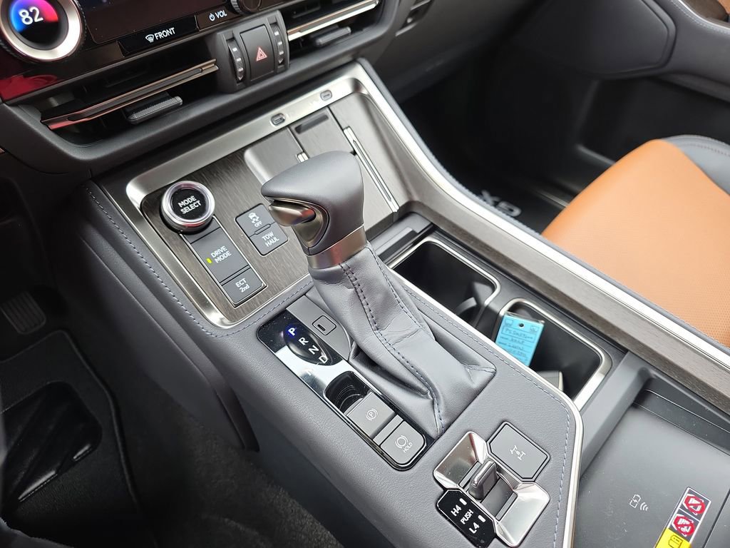 Used 2025 Lexus GX 550 w/ Accessory Package (Z1) image 28