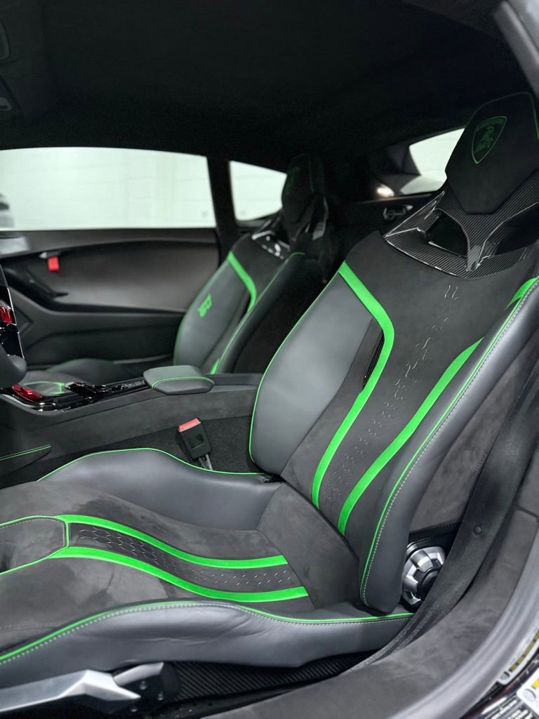 Used 2023 Lamborghini Huracan Tecnica RWD image 9
