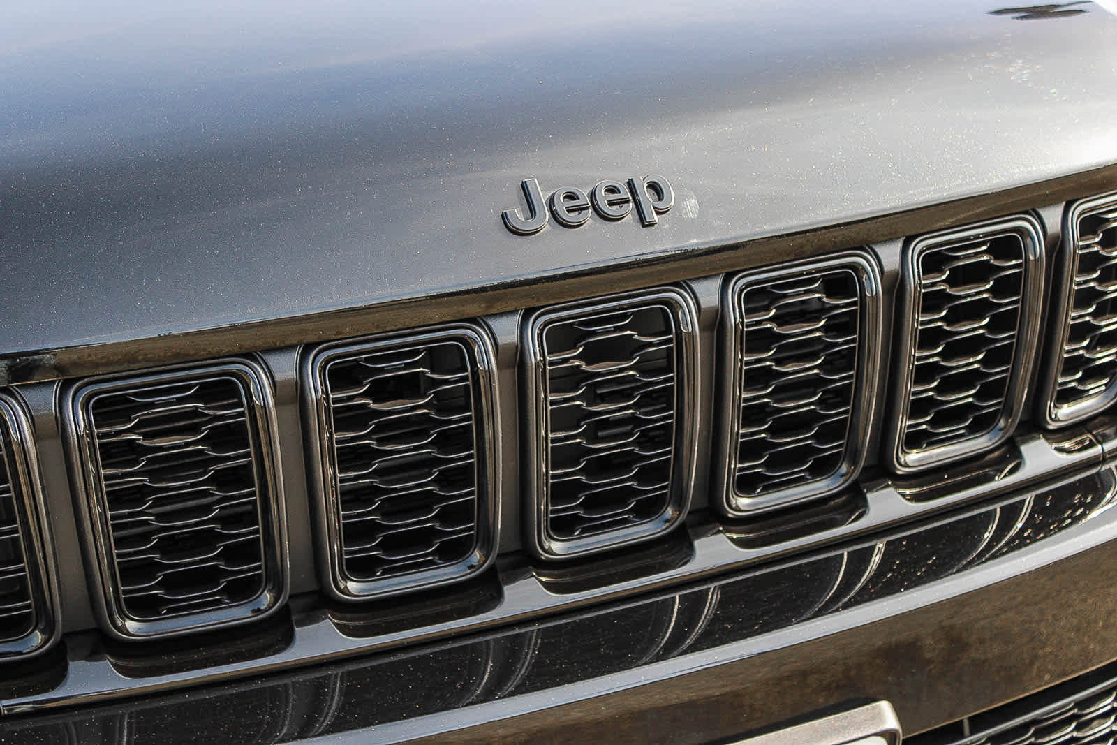 Used 2024 Jeep Grand Cherokee Altitude AWD/4WD image 5