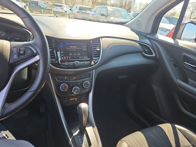 Used 2021 Chevrolet Trax LT w/ LT Convenience Package image 18