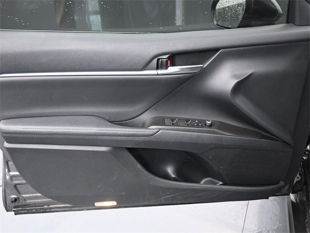 Used 2022 Toyota Camry XSE image 11