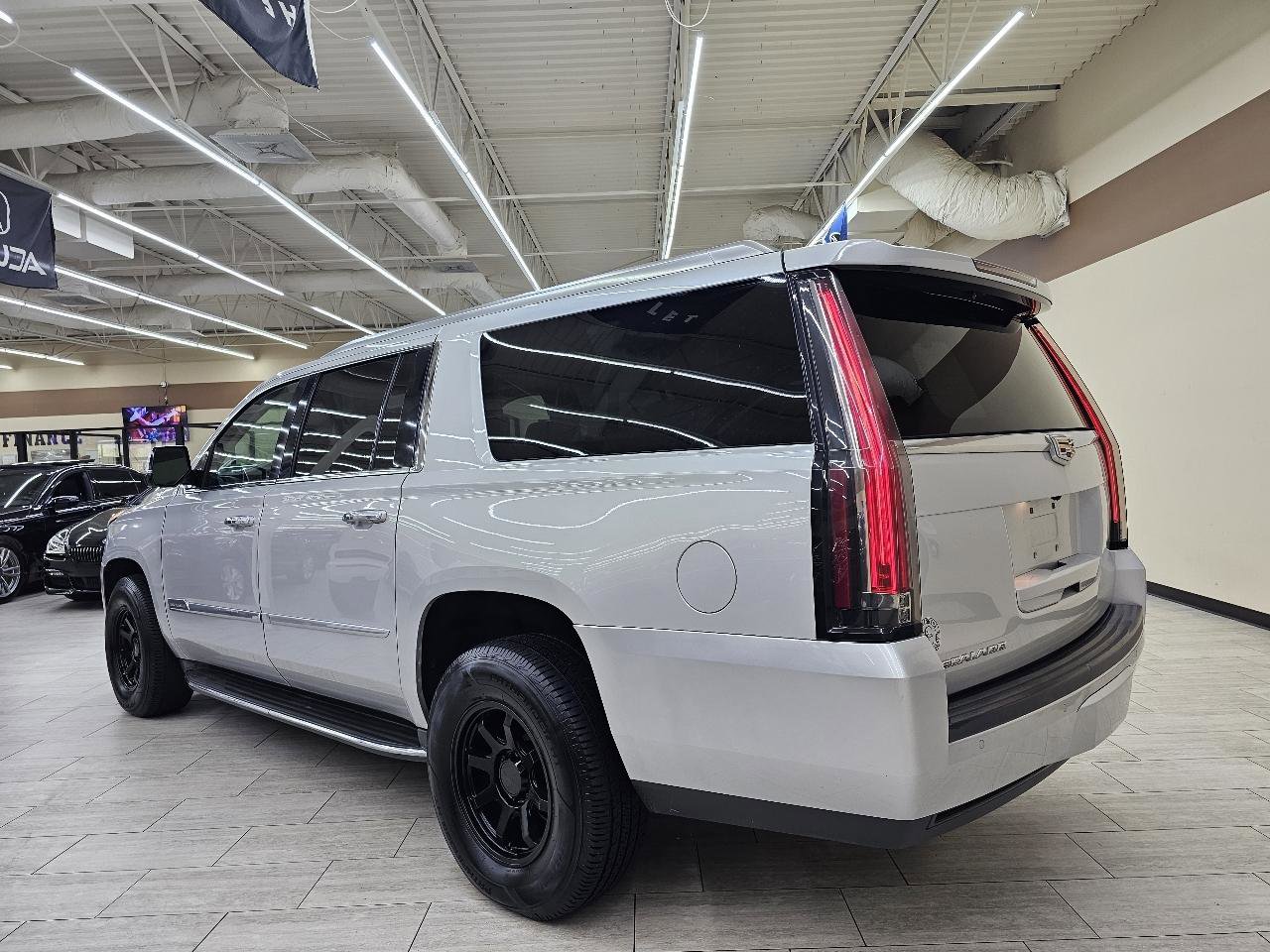 Used 2015 Cadillac Escalade ESV Luxury AWD/4WD image 8