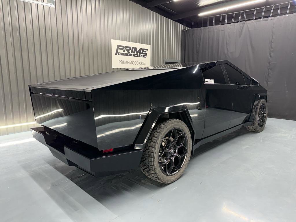 Used 2024 Tesla Cybertruck AWD Crew Cab image 3