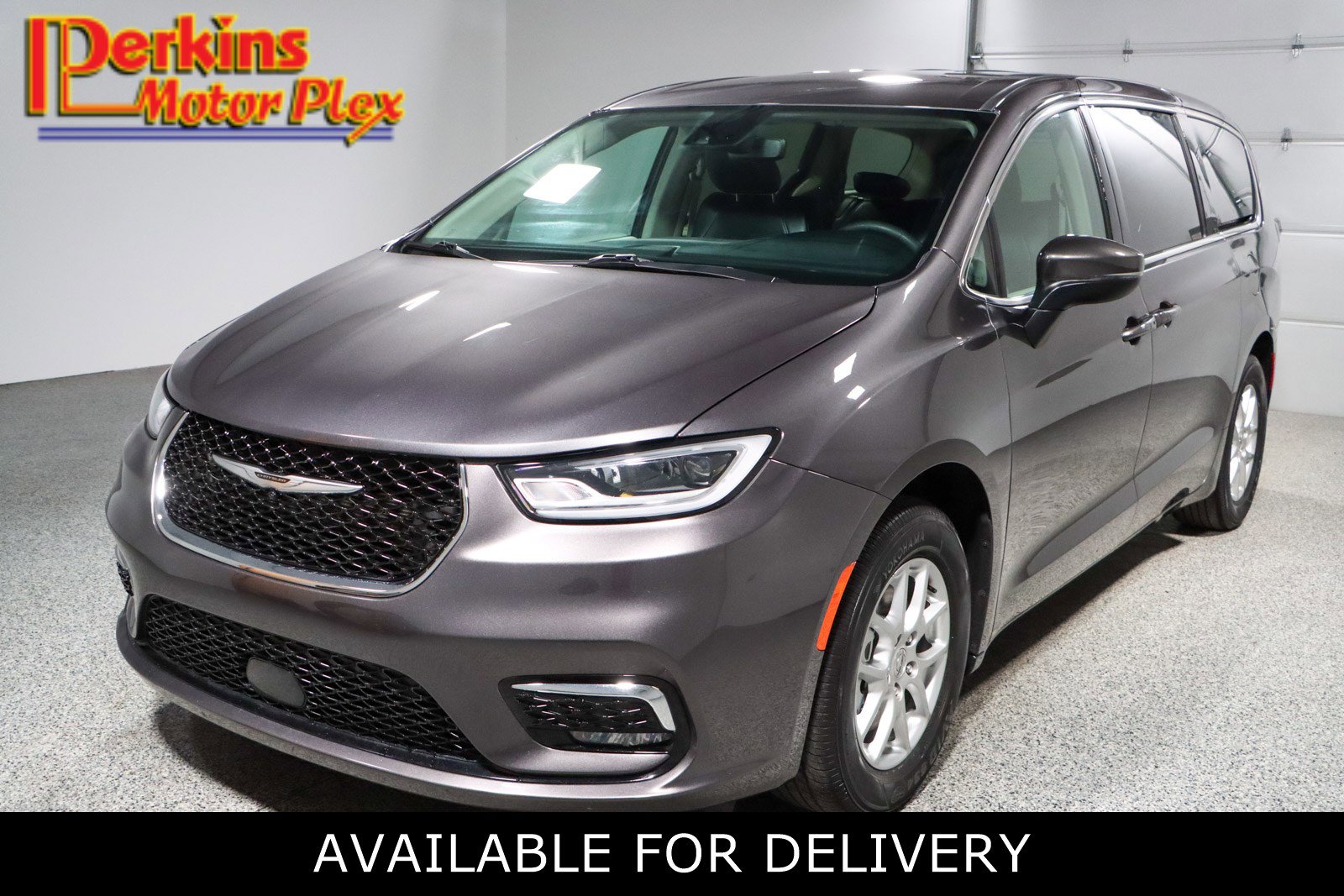 Used 2023 Chrysler Pacifica Touring-L image 1
