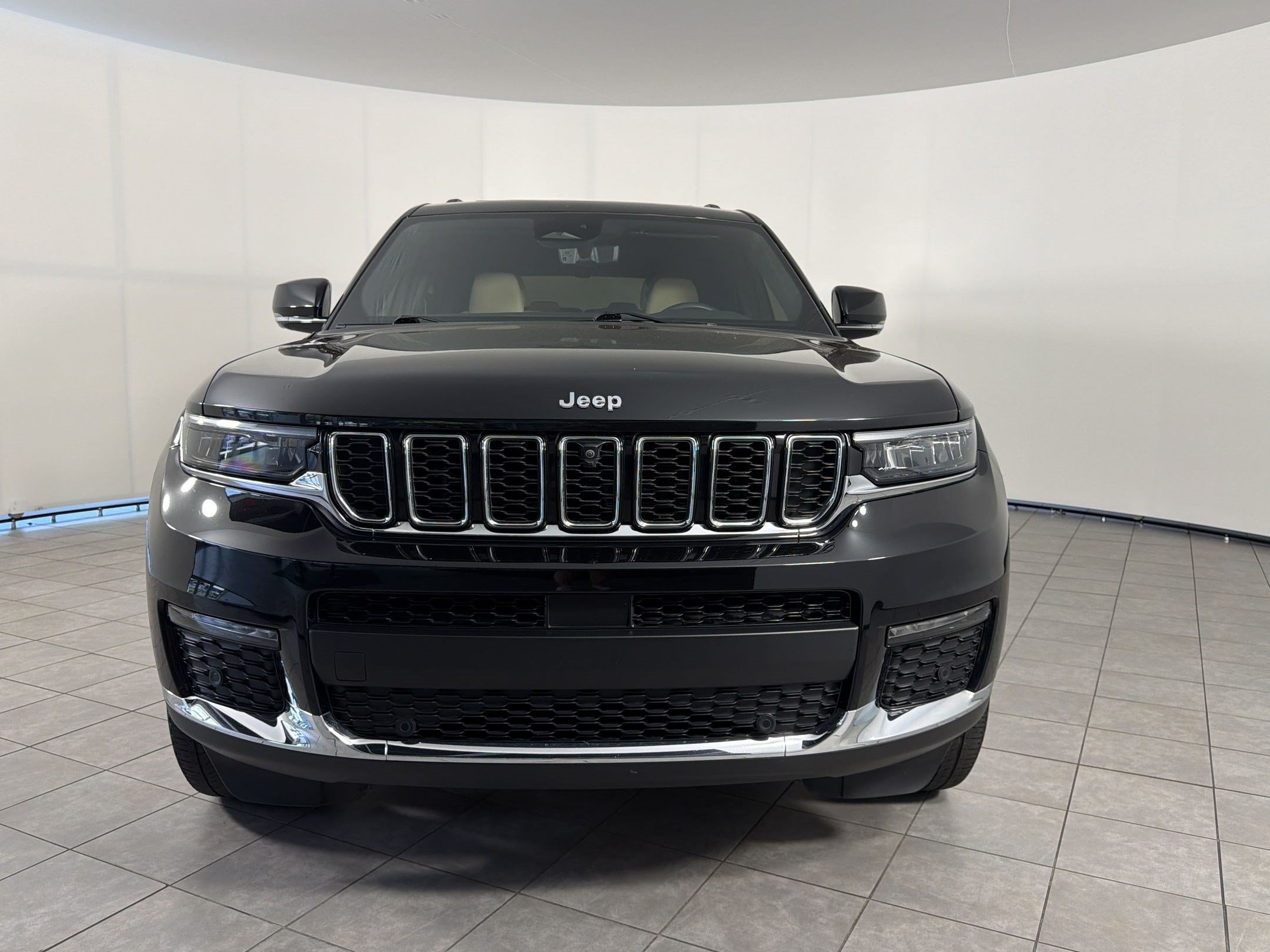 Used 2023 Jeep Grand Cherokee L Limited w/ Luxury Tech Group II AWD/4WD image 6
