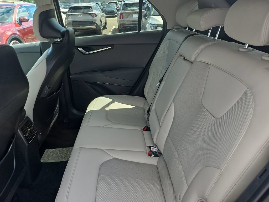 Used 2025 Kia Niro EX Touring FWD image 14