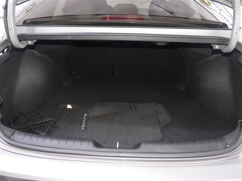 Used 2022 Hyundai Elantra SEL w/ Convenience + Premium Package FWD image 9