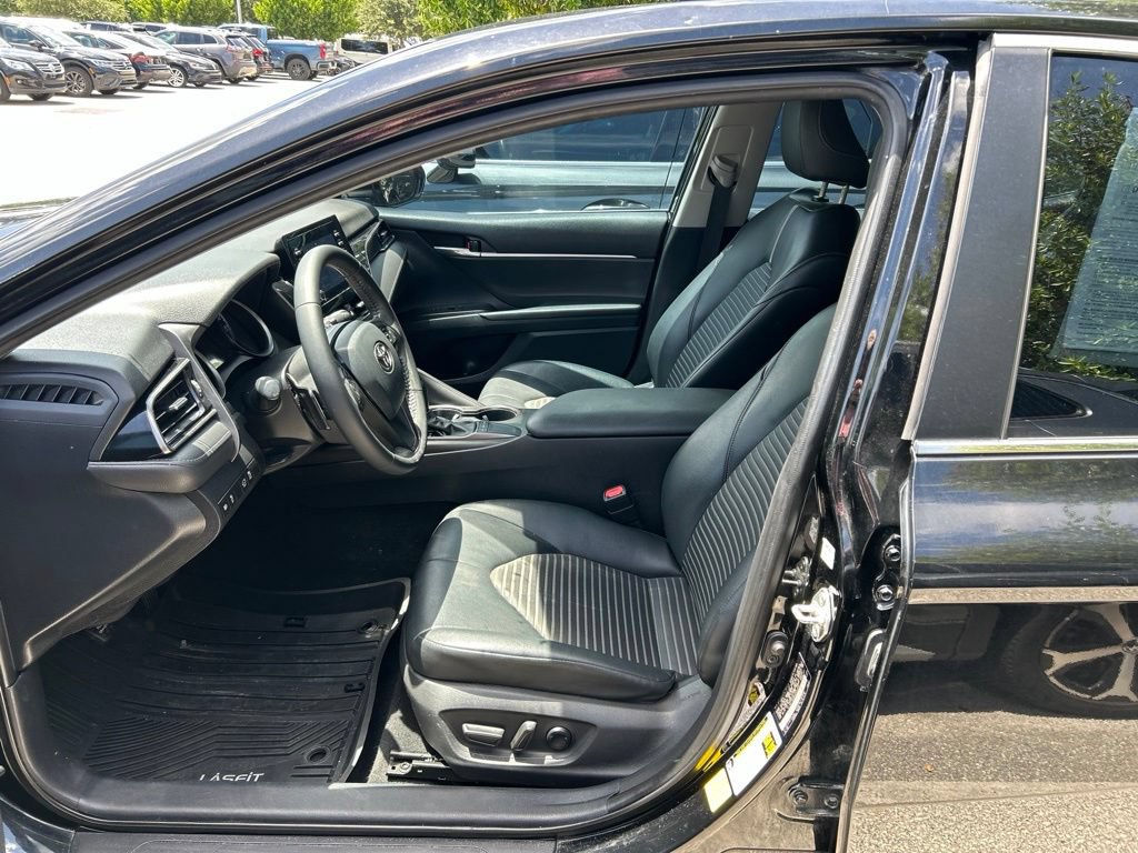 Used 2022 Toyota Camry SE FWD image 7