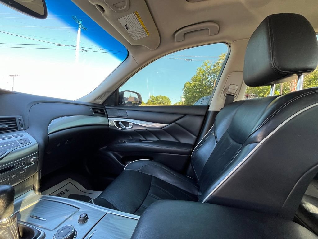 Used 2016 INFINITI Q70 3.7 AWD/4WD image 16