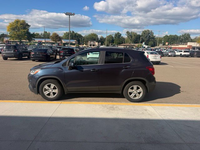 Used 2019 Chevrolet Trax LT w/ Sun & Sound Package FWD image 11