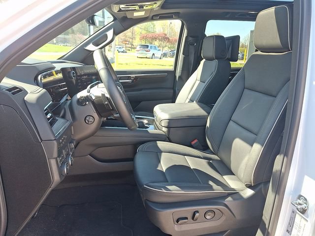 Used 2026 Chevrolet Tahoe Premier AWD/4WD image 2