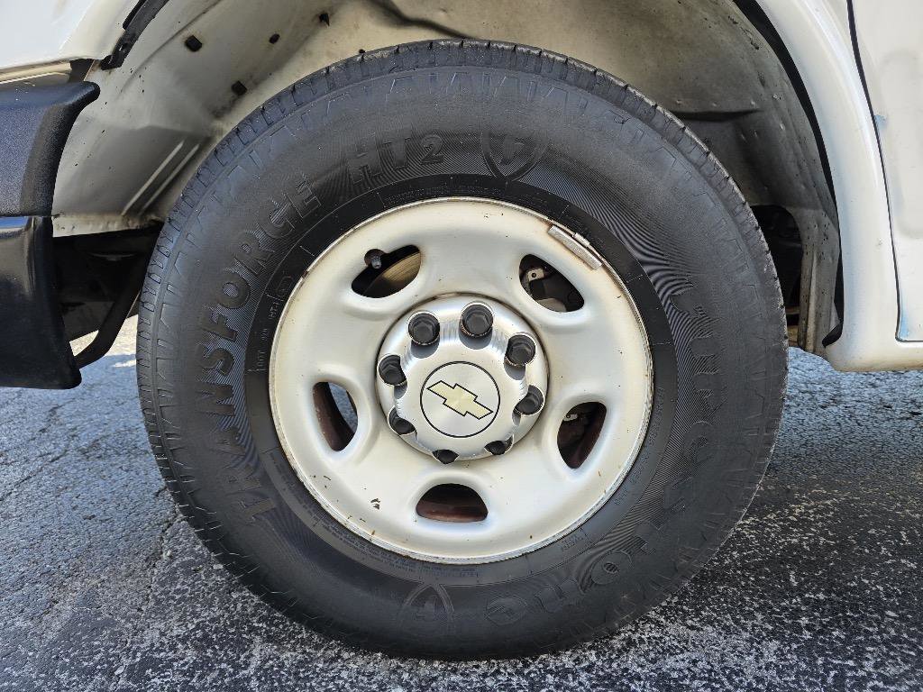 Used 2012 Chevrolet Express 2500 w/ Power Package image 9