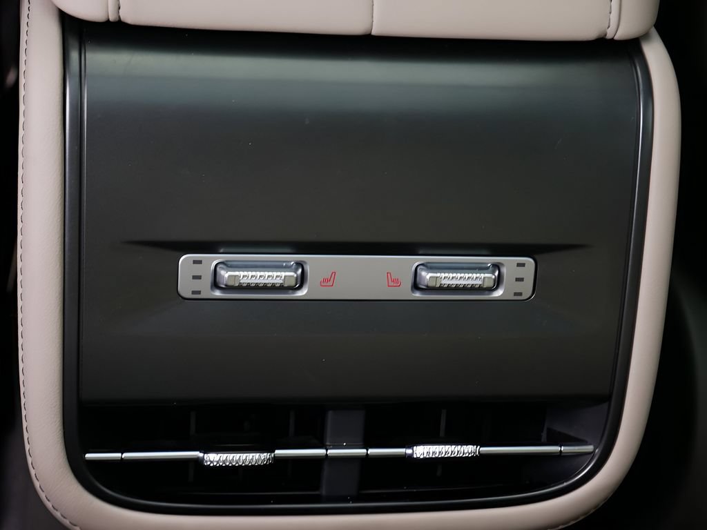 Used 2025 Lincoln Nautilus Reserve AWD/4WD image 15