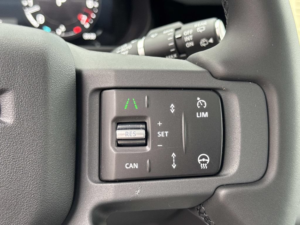 New 2026 Land Rover Defender 110 X-Dynamic SE AWD/4WD image 32