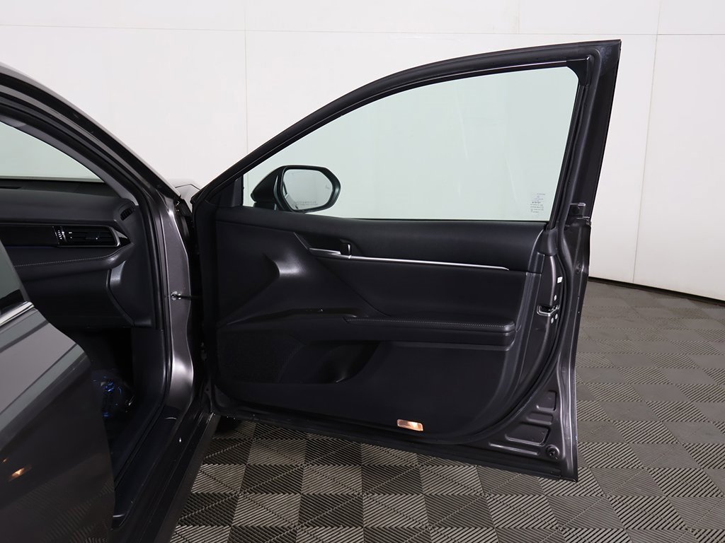 Used 2021 Toyota Camry XLE w/ Navigation Upgrade Package image 22