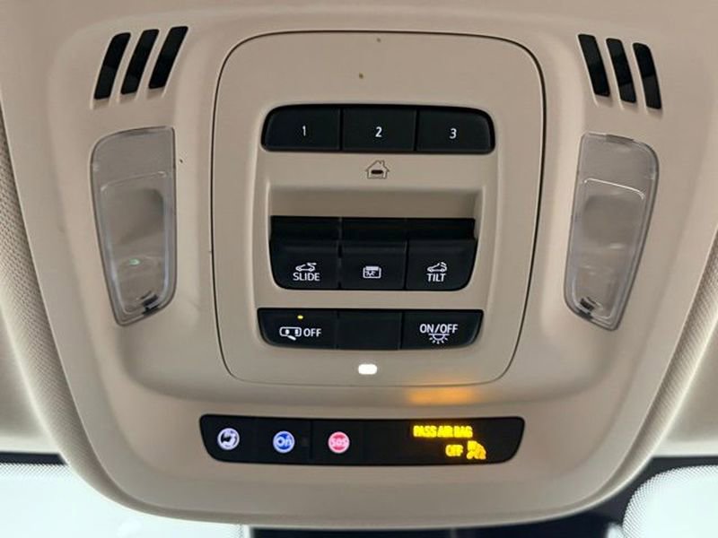 Used 2023 Buick Envision Avenir image 36