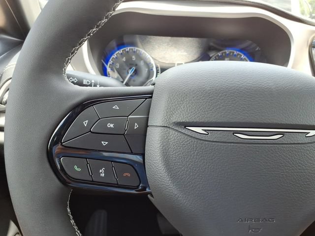 New 2027 Chrysler Pacifica Limited FWD image 11